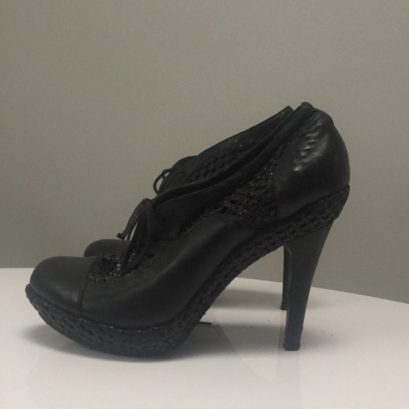 Catherine Malendrino Woven Leather Stiletto - Picture 2 of 2